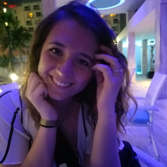 Meet your Posher, Taylor - Picture 2 of 7